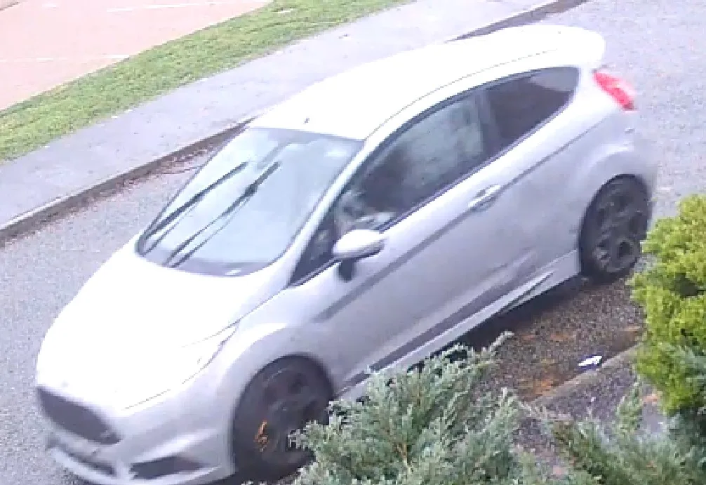 Masked, armed robbers raid St Neots antique shop