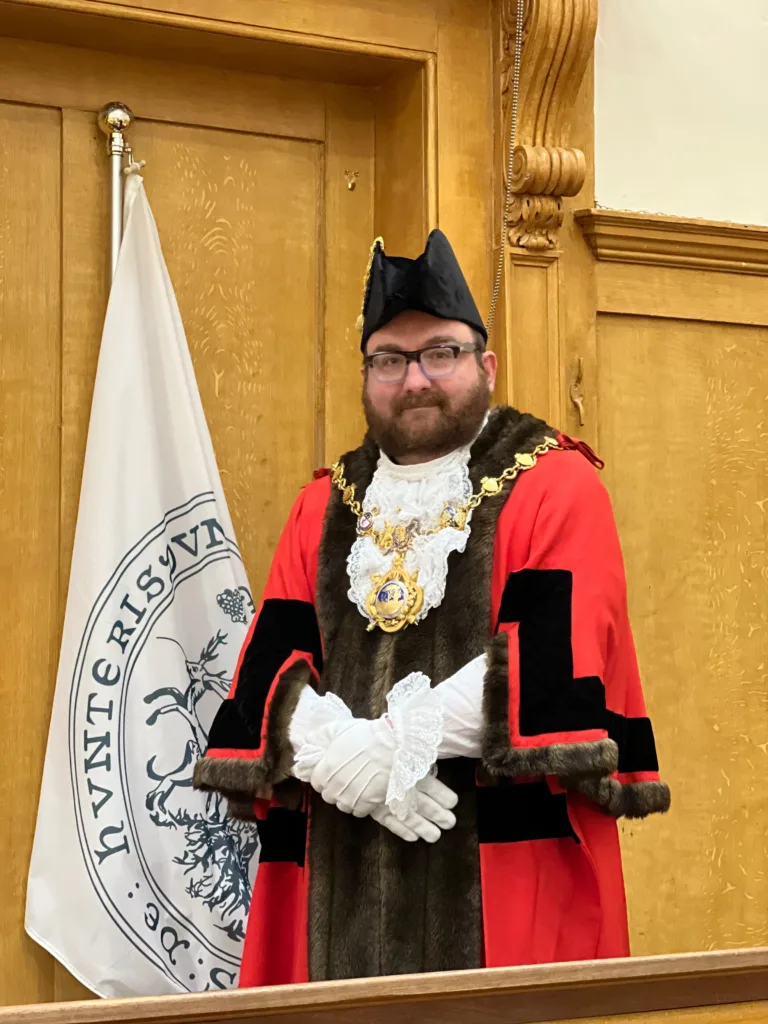 Cllr David Landon Cole, Mayor of Huntingdon. He will The Annual Meeting of the town of Huntingdon will take place in the Town Hall, Market Hill, Huntingdon, on Thursday 2nd March at 7.00pm.The Mayor of Huntingdon will chair the meeting and present the Town Council’s annual report