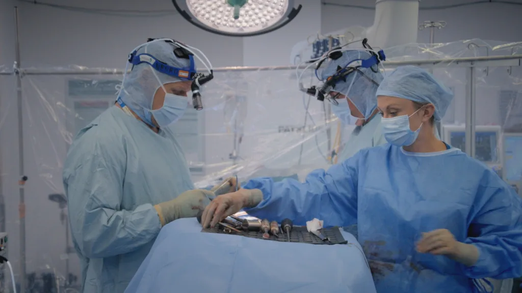 (L to R) Consultant spinal orthopaedic surgeons John Crawford and Doug Hay with scrub nurse Minela Olszewska (002)