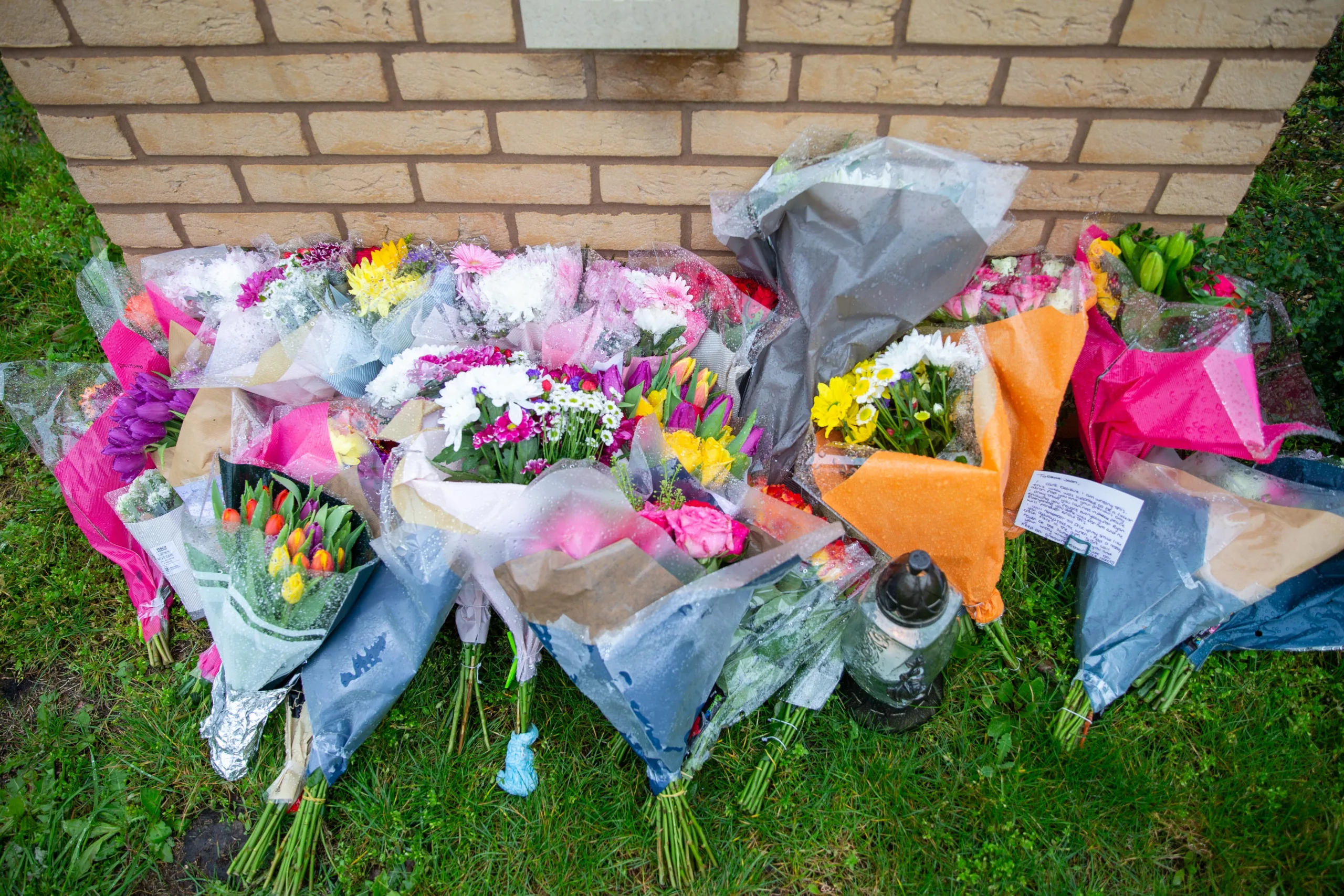 Cambridgeshire double murder, tributes left at scene.,
Meridian Close, Bluntisham
Friday 31 March 2023.
Picture by Terry Harris.