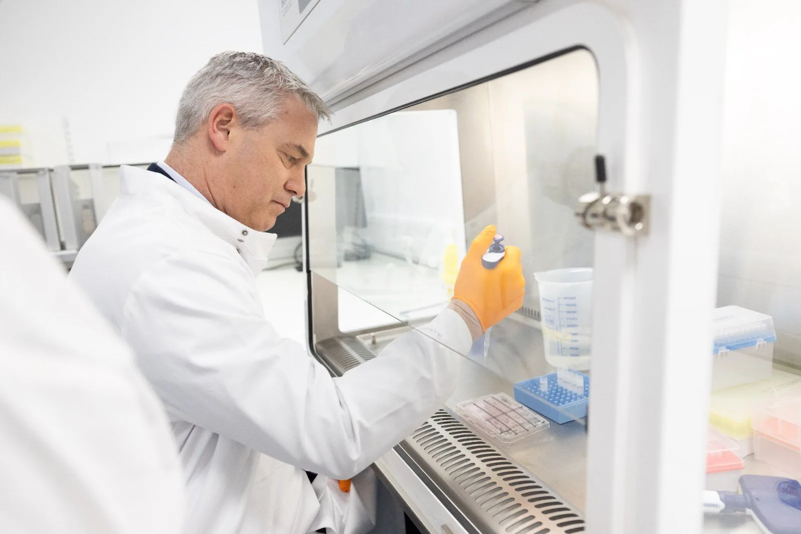 Steve Barclay tweeted this photo earlier this week taking a “closeup work at the incredible work of scientists at our world leading Porton Down labs”. The government has invested over £200m to upgrade the facilities to “best protect people from health threats”. Steve Barclay tweeted this photo earlier this week taking a “closeup work at the incredible work of scientists at our world leading Porton Down labs”. The government has invested over £200m to upgrade the facilities to “best protect people from health threats”.