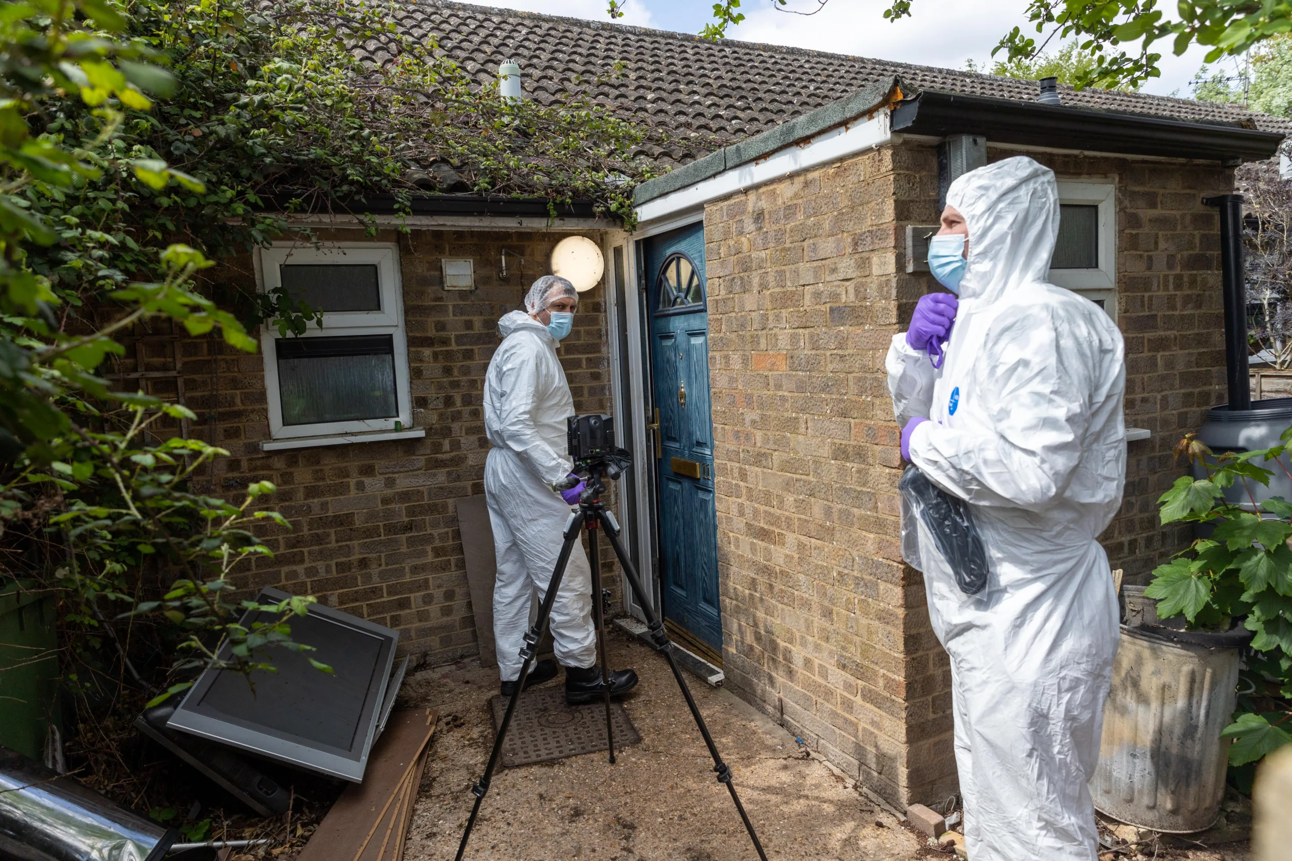 A murder investigation is underway following the death of a man in Ramsey, Cambridgeshire.
. Emergency services were called to reports of concern for a man, in his 50s, at a property in Oswald Close at 3.41pm yesterday (2 May).
Oswald Close, Ramsey
Wednesday 03 May 2023.
Picture by Terry Harris. A murder investigation is underway following the death of a man in Ramsey, Cambridgeshire. . Emergency services were called to reports of concern for a man, in his 50s, at a property in Oswald Close at 3.41pm yesterday (2 May). Oswald Close, Ramsey Wednesday 03 May 2023. Picture by Terry Harris.