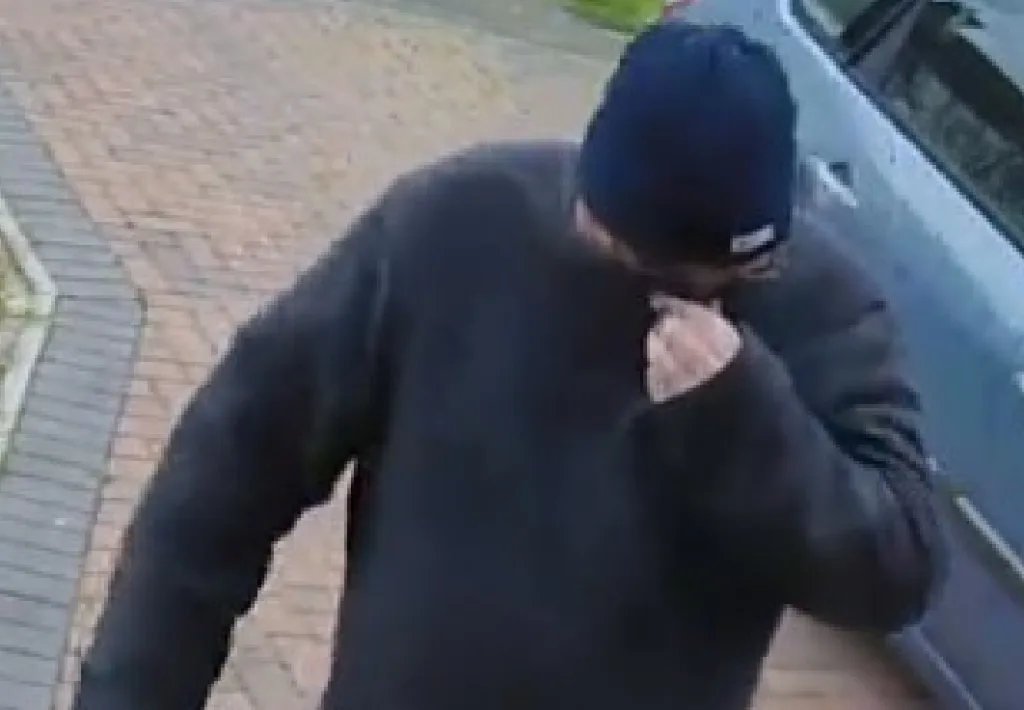 Police have released CCTV images of a man they would like to speak to in connection with a fraud of a 92-year-old woman. 