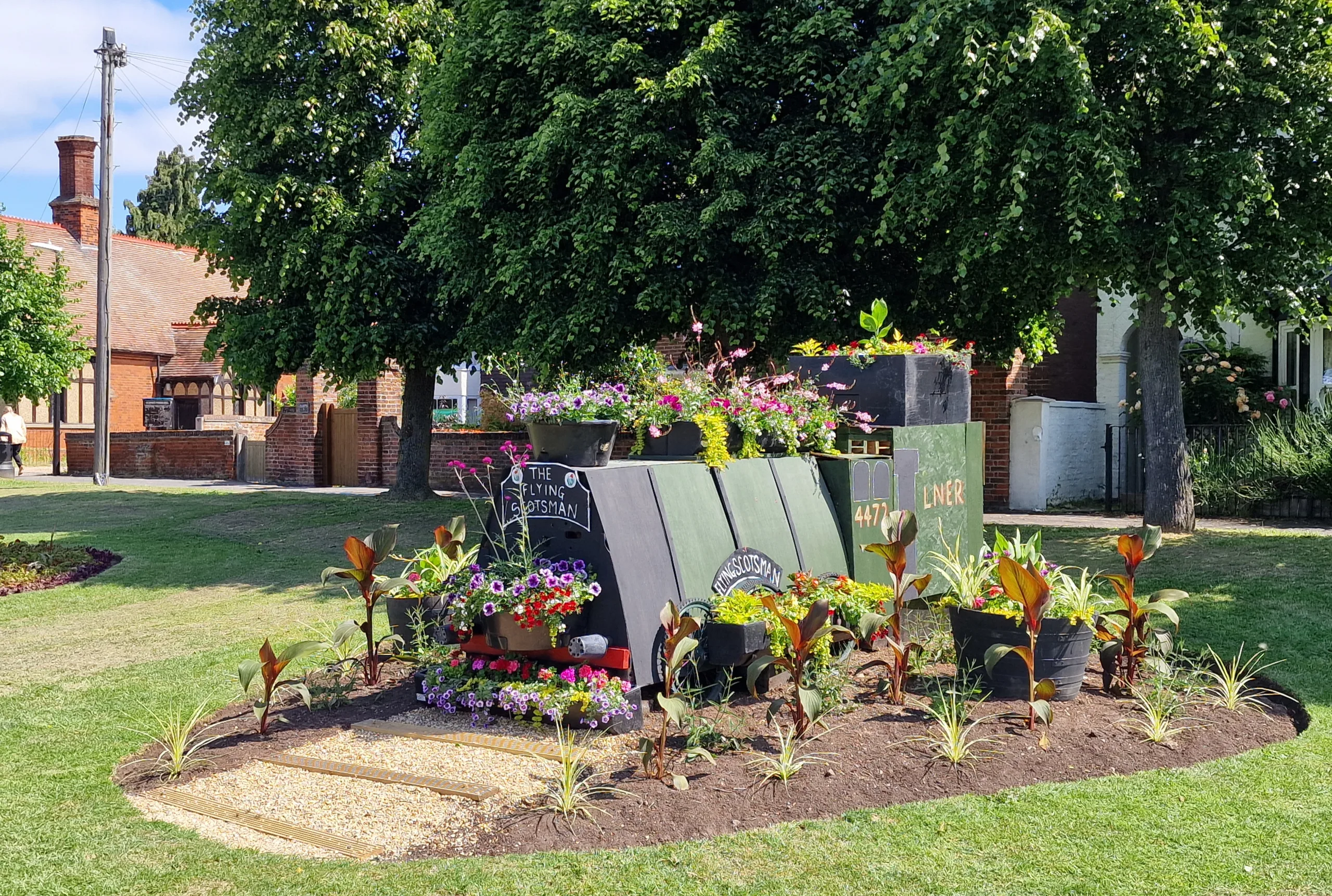 the Huntingdon Town Council 3D Flying Scotsman Floral Display. Photo Credit: Karl Webb for Huntingdon Town Council