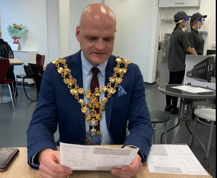 “And so, given the circumstances, Wisbech Town Council will not be having Mr Balsevics’ name engraved on the mayoral chain and it will be removing his photograph from the Mayor’s Parlour”.