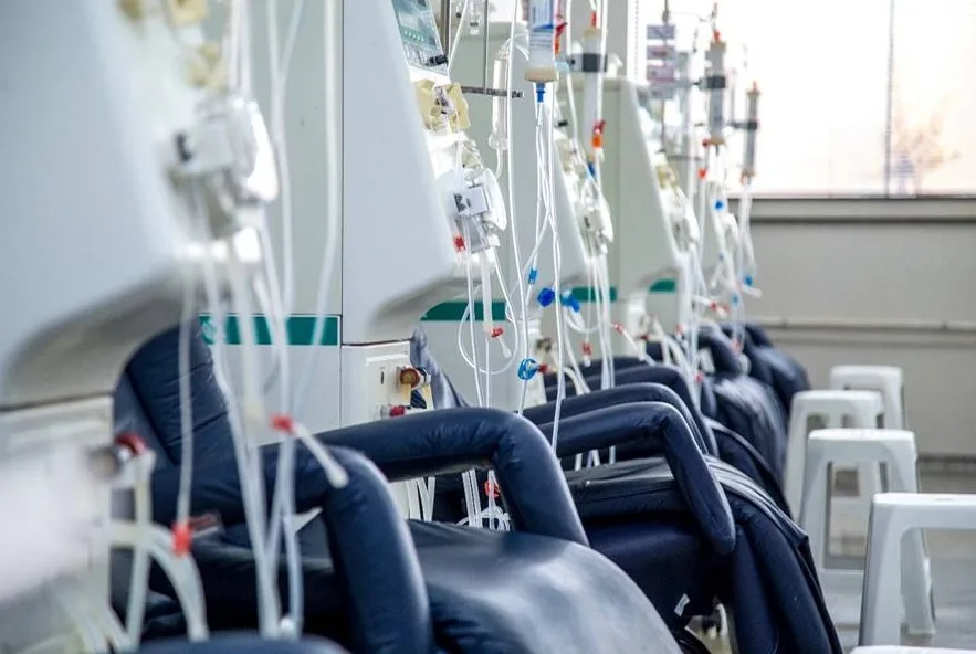 Dialysis patients in hospital will often need treatment three times a week for up to four hours at a time – credit Kidney Research UK