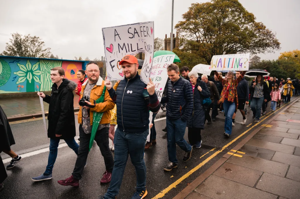 Hundreds turn out to campaign for traffic restrictions that residents say will improve immeasurably life in the Mill Road area of Cambridge