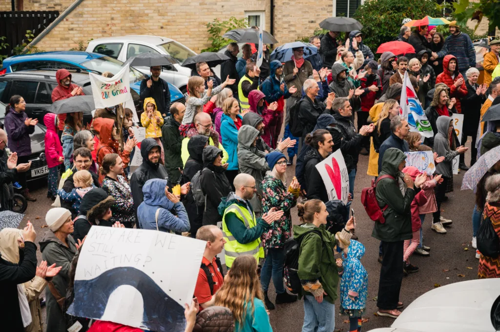 Hundreds turn out to campaign for traffic restrictions that residents say will improve immeasurably life in the Mill Road area of Cambridge