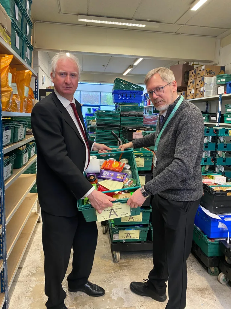 In May, Shadow Minister of Environment, Food and Rural Affairs and local Cambridge MP, Daniel Zeichner, visited Cambridge Foodbank warehouse. He met with staff, volunteers and the foodbank CEO, Steve Clay, to discuss the #CostOfLivingCrisis and how it’s affecting the foodbank and its users. 
