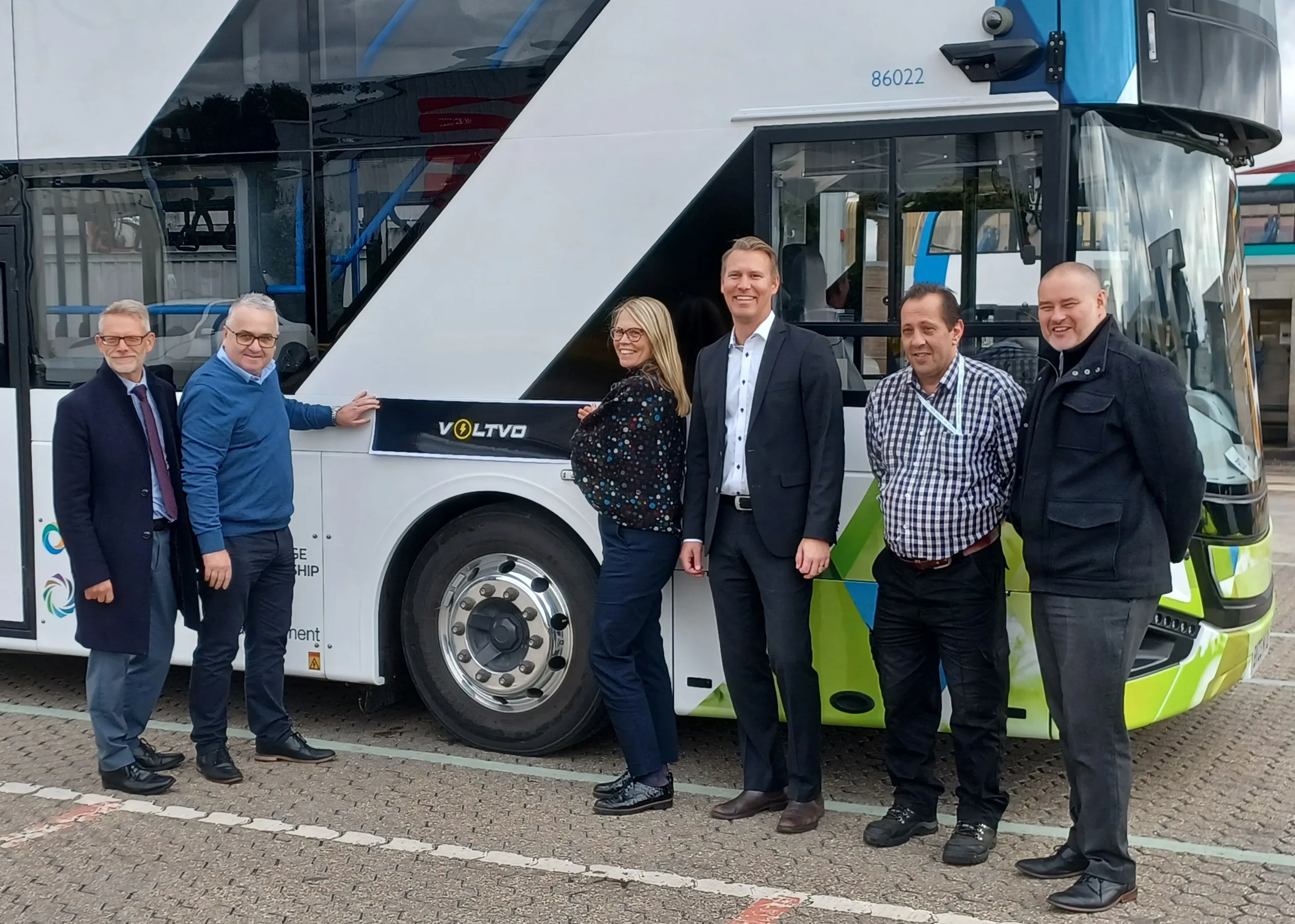 l-r: Darren Roe, Phil Fletcher, Marie Carlsson, Niklas Emlind Vahul, Andy Fisher and Terry Absalom l-r: Darren Roe, Phil Fletcher, Marie Carlsson, Niklas Emlind Vahul, Andy Fisher and Terry Absalom