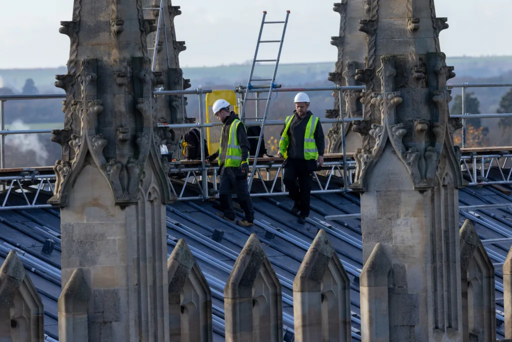 King’s College, Cambridge, has started placing solar panels on its iconic 15th century Chapel – despite opposition from local residents and organisations, including Historic England. PHOTO: BavMedia 