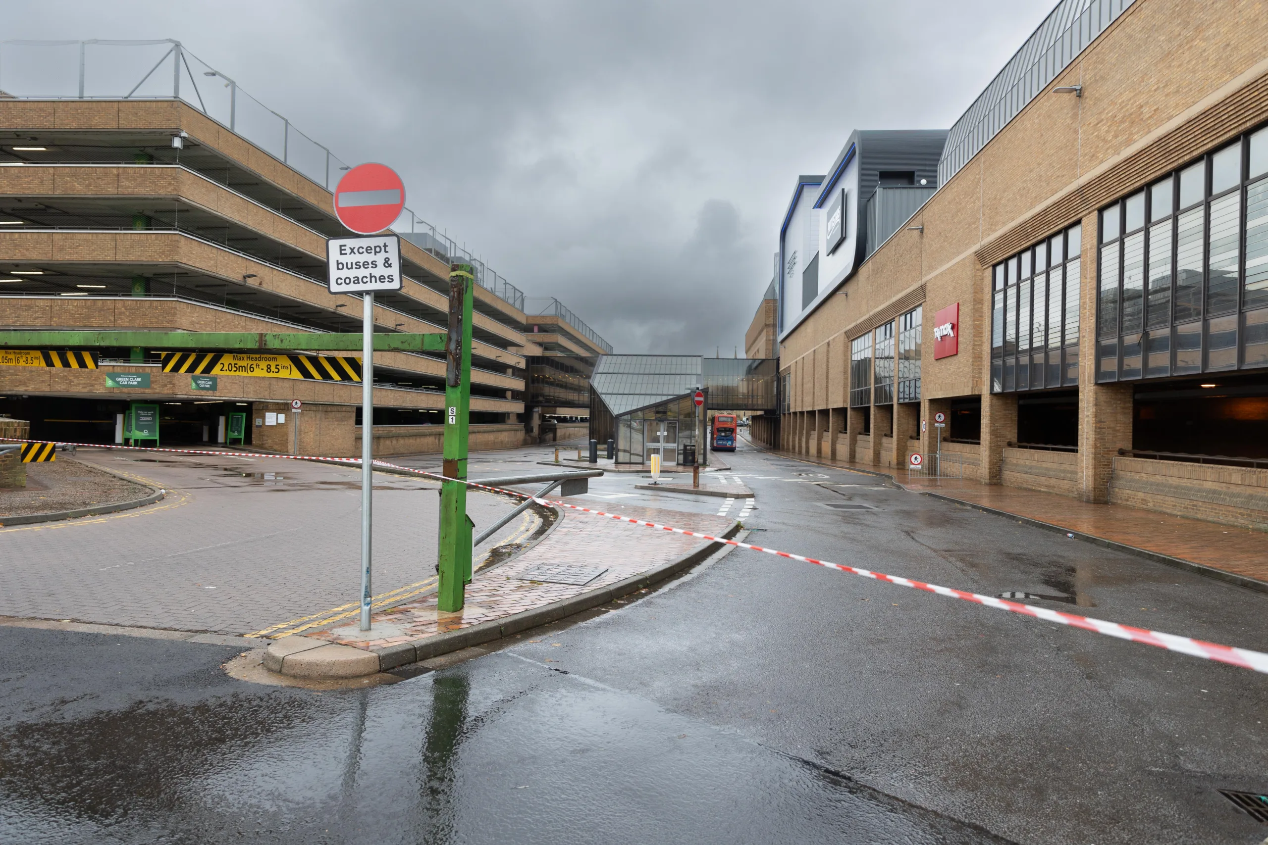 Police were called about the robberies of three boys, aged 13, 14 and 15, at the entrance to Queensgate shopping centre at about 1pm on Saturday, 4 November.
PHOTO: Terry Harris for CambsNews Police were called about the robberies of three boys, aged 13, 14 and 15, at the entrance to Queensgate shopping centre at about 1pm on Saturday, 4 November. PHOTO: Terry Harris for CambsNews