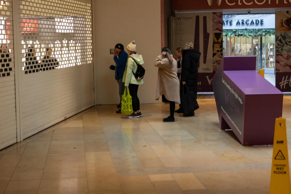 Queensgate shopping centre, Peterborough, evacuated after security threat, now allowing customers back in. PHOTO: Terry Harris for CambsNews