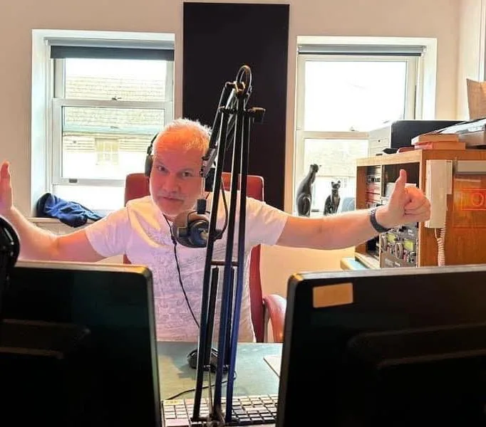 Black Cat Radio presenter Ste Greenall won gold at last night’s national community radio awards at Newcastle in the category ‘male presenter of the year’.