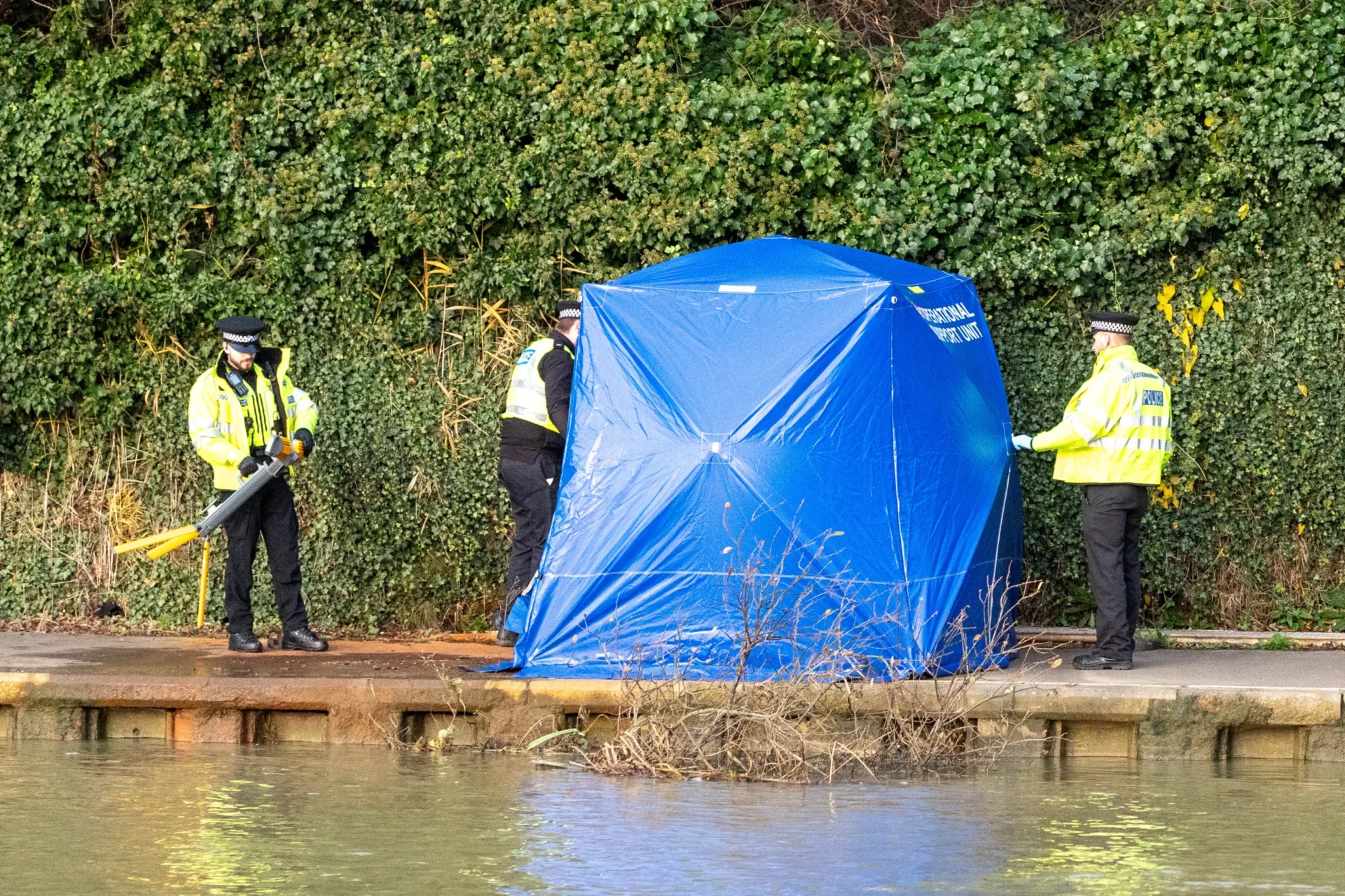 Police on tow path Rivergate - News for Peterborough and Cambridgeshire News for Peterborough and Cambridgeshire - A body has been recovered from the River Nene, Peterborough. Police are investigating. PHOTO: Terry Harris
