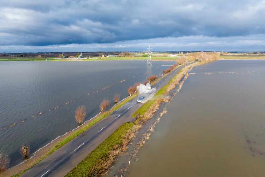 Make your mind up as flood warnings kick in for Whittlesey roads