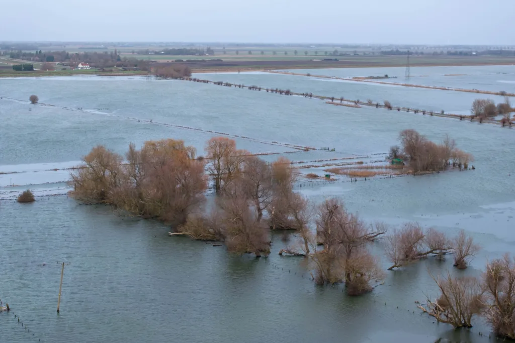 
Flood water along the B1040 at Whittlesey as Storm Isha begins to batter Britain. The Environment Agency warned today that river levels at Whittlesey remain high “following a previous period of persistent rainfall in the catchment. PHOTO: Terry Harris
