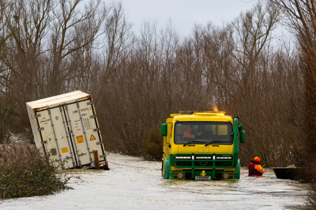 Manchetts begin ‘Operation Melon’ to rescue lorry on flooded Welney Wash Road