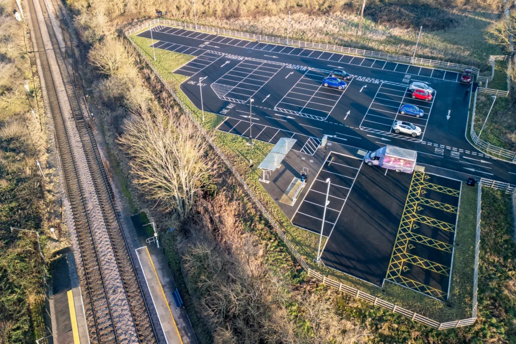 Bus and rail blogger visited Manea to check out the CambsNews story – which went viral – about low usage of the car park since it opened. 
