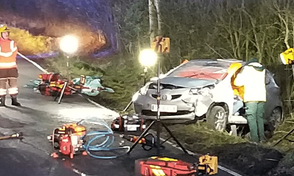 Passenger injured as car crashes into tree in Cambridgeshire village 