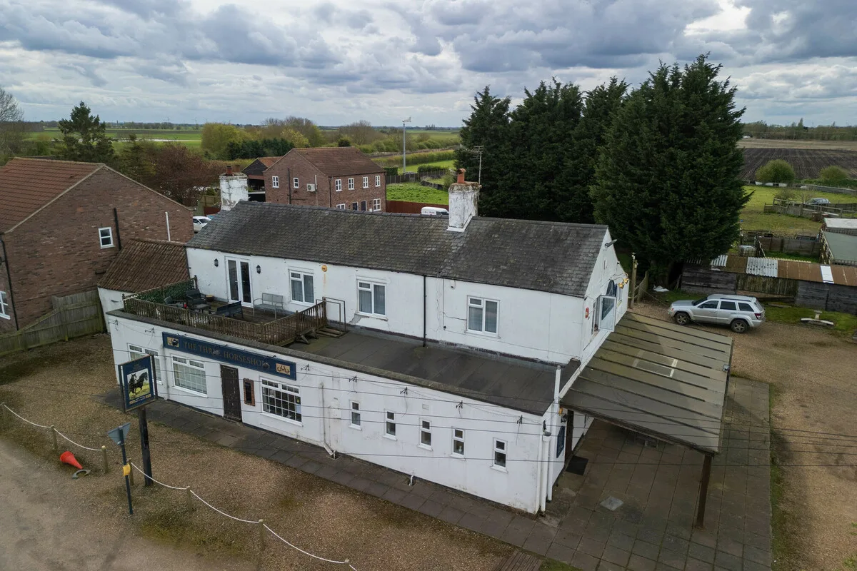 Turves’ historic Three Horseshoes pub remains closed as the community hub campaign faces funding challenges, raising just £35 from JustGiving toward its goal. IMAGE: Terry Harris