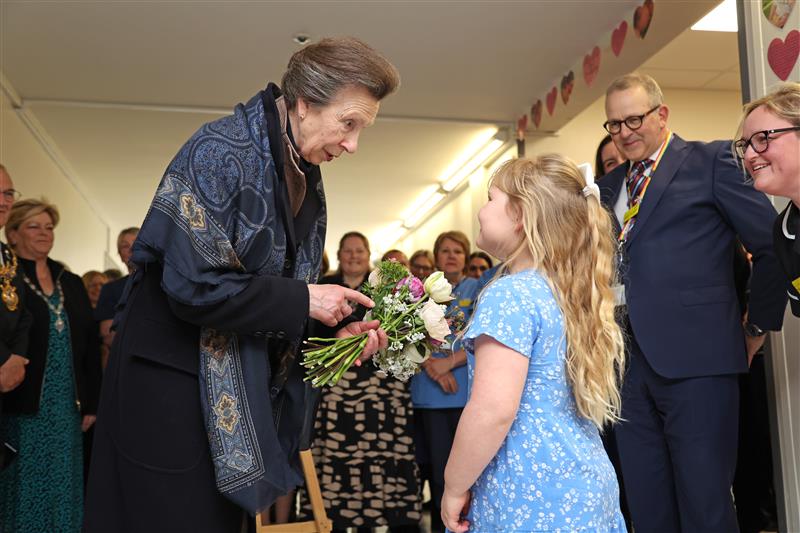 It was a big day for schoolgirl Felicity Cooper (6) who had the honoured of presenting a very special visitor Hinchingbrooke Hospital with a Spring posy