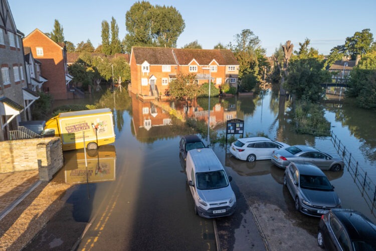Flooded streets. - News for Peterborough and Cambridgeshire News for Peterborough and Cambridgeshire - Floods:. Brook Street, St Neots Picture by Terry Harris.