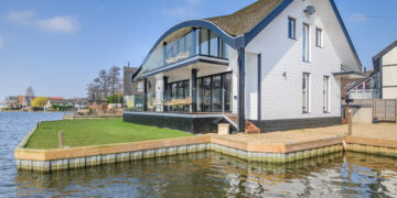 A charming one-bedroom barn conversion on Pepples Farm, nestled in the tranquil village of Wimbish, just a stone’s throw away from the historic market town of Saffron Walden.