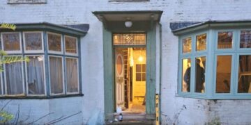 Agent Mat Taylor said: “Picture shows the comparison of new against old and how they have tried to match the finish, colour and sizing of the casements”. He said the windows are a considerable improvement and residents agreed but the Planning Inspectorate, despite agreeing to allow a bungalow to the rear of 8 Delph Street, refused an appeal to allow the replacement windows.