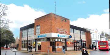 Planning officers were scathing. Their verdict? Demolishing the former Barclays bank in Broad Street without a replacement would leave March with a toothless grin – a gaping hole in the high street. The site sits right in the heart of the March Conservation Area, sandwiched between the Grade II listed War Memorial and the grand old Bank House. March has just had a multi-million pound facelift on Broad Street – new paving, smart public spaces, spruced-up heritage.