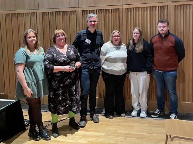 cams cycle 4 - News for Peterborough and Cambridgeshire News for Peterborough and Cambridgeshire - Camcycle Chair Gabriel Bienzobas presents an award for Mike Gough to his family.