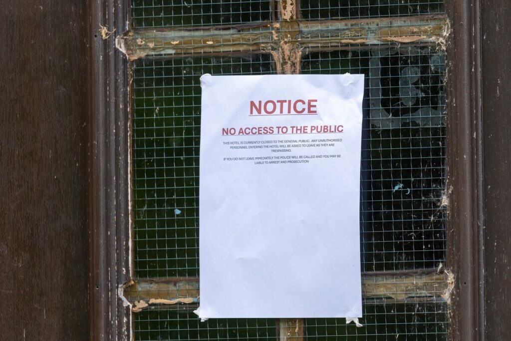 RS41280_THS-Peterborough-Dragon-Asylum-Hotel-Fenced-15547_scr - News for Peterborough and Cambridgeshire FOI requests by the BBC and The Times found that the Home Office pays millions each month to private security firms (like Mitie, G4S, or Serco’s own staff) to patrol sites such as the Dragonfly hotel in Peterborough. PHOTO: Terry Harris