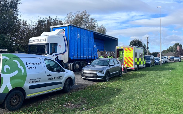 Cambridgeshire’s Rural Crime Action Team (RCAT) and Neighbourhood Policing Team (NPT) joined forces with Lincolnshire’s RCAT to carry out Operation Chambers on Tuesday (28 October), targeting motorists on the A16 which connects the two counties. 