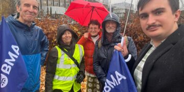 Green activists and Councillor Tong joined BMA resident doctors on the picket line.