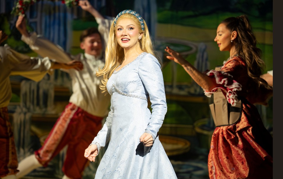 Daisy Twells as Princess Rose - Sleeping Beauty © Richard Hubert Smith