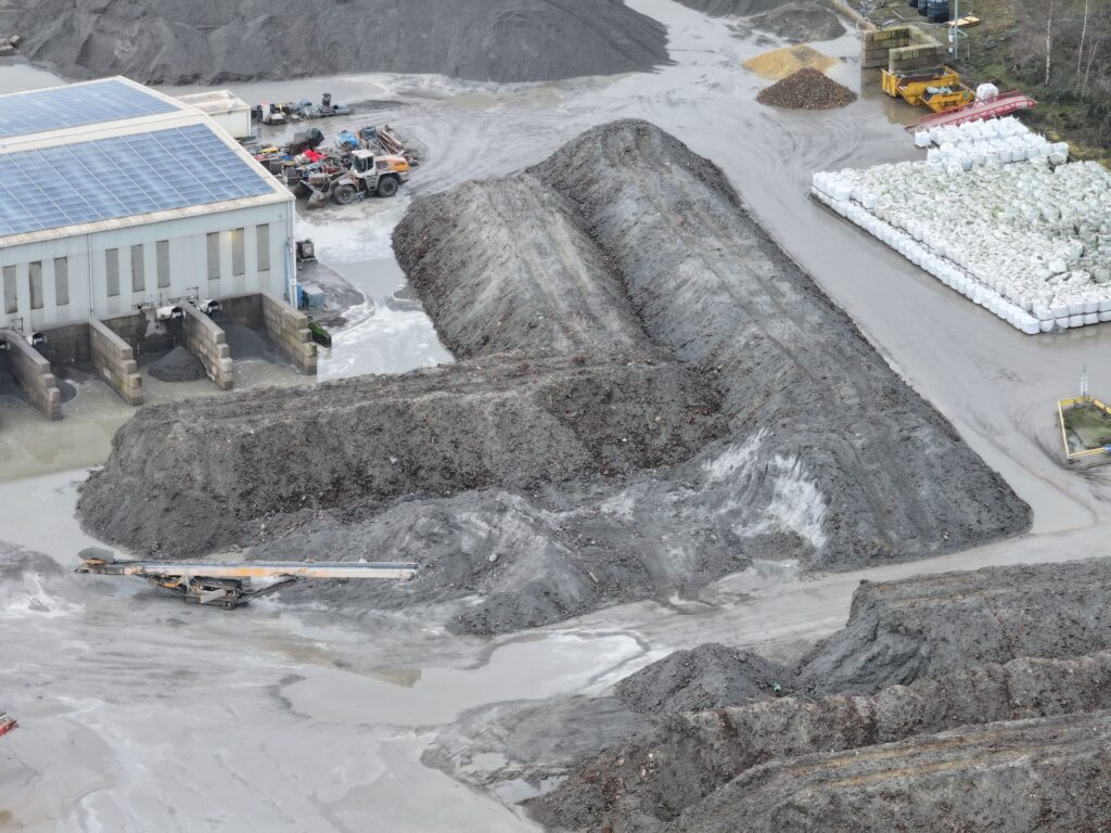 Residents group Saxongate has notified the Environment Agency of reports that incinerator bottom ash is being stored outside the permitted Waste Reception Area (WRA) at Saxon Brickworks, Whittlesey. As of today, they have not received a response.