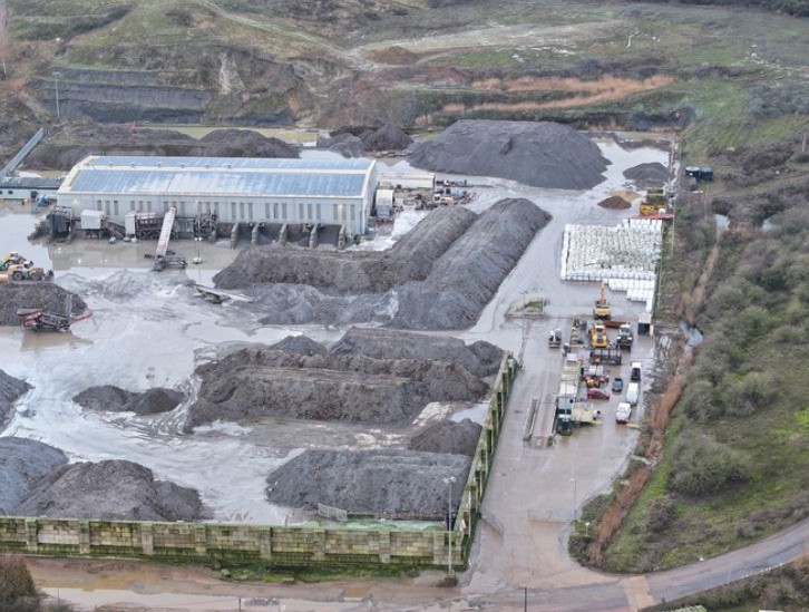 Residents group Saxongate has notified the Environment Agency of reports that incinerator bottom ash is being stored outside the permitted Waste Reception Area (WRA) at Saxon Brickworks, Whittlesey. As of today, they have not received a response.