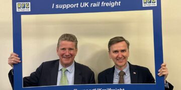 Peterborough is at the heart of the UK’s rail freight future! MP Andrew Pakes supports the launch of Freight Forward, a report showing how rail can reduce HGV traffic, support local jobs, and deliver sustainable growth. Pictured John Smith, CEO, in Westminster last week