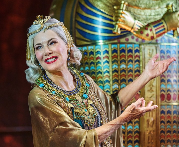 The company of Death on the Nile brings 1920s glamour and sparkling comedy to life aboard Mike Britton’s magnificent two-level Nile steamer set at Cambridge Arts Theatre. Photo by Manuel Harlan.